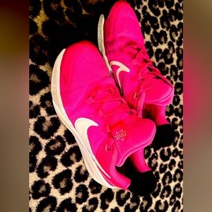 Girls Nike Star shoes size 2. NWOT. Worn once.